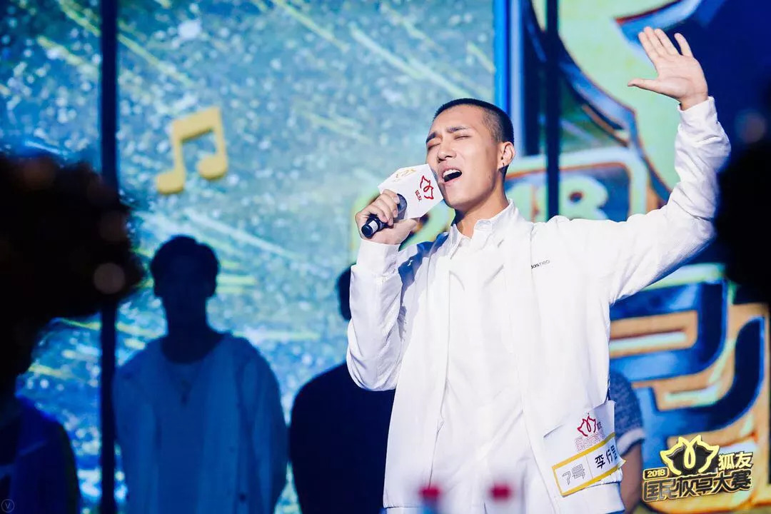 开挖掘机的校草