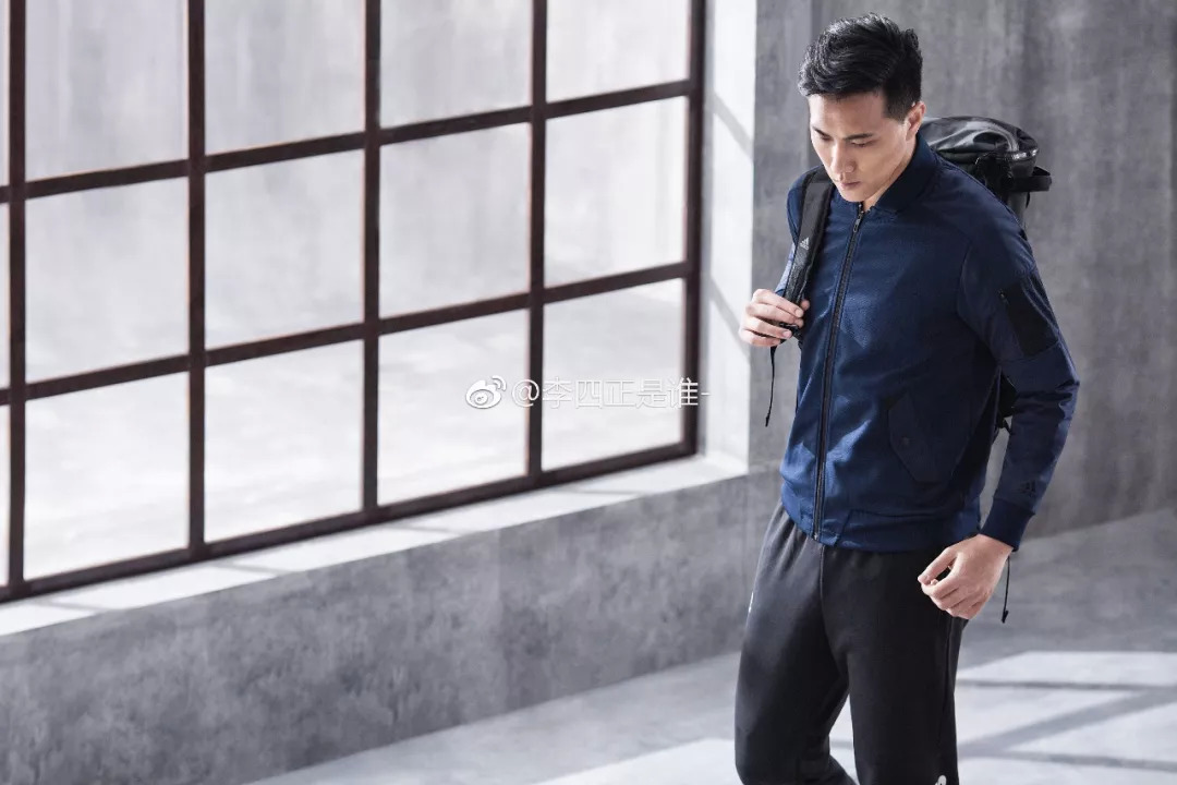 开挖掘机的校草