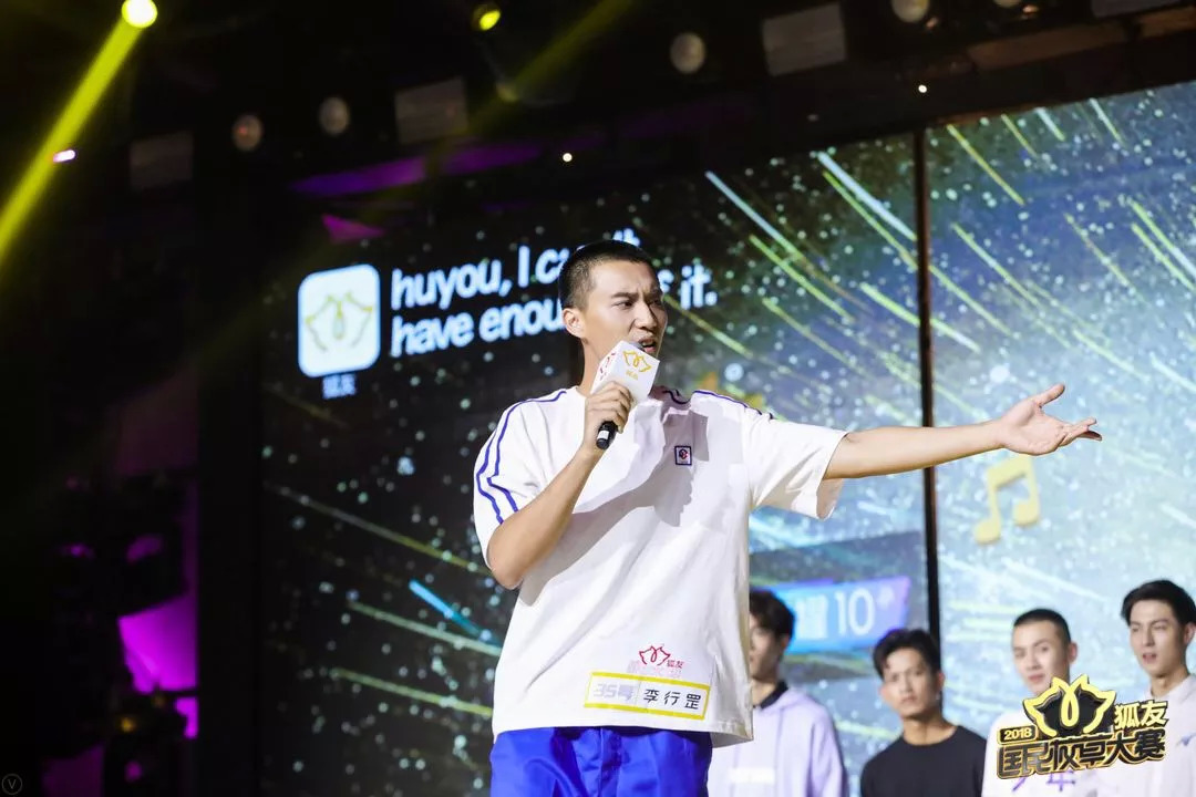 开挖掘机的校草