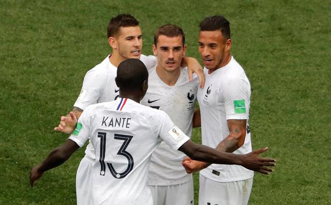 法国2:0淘汰乌拉圭，法国小将姆巴佩上演本届世界杯最滑稽一幕！