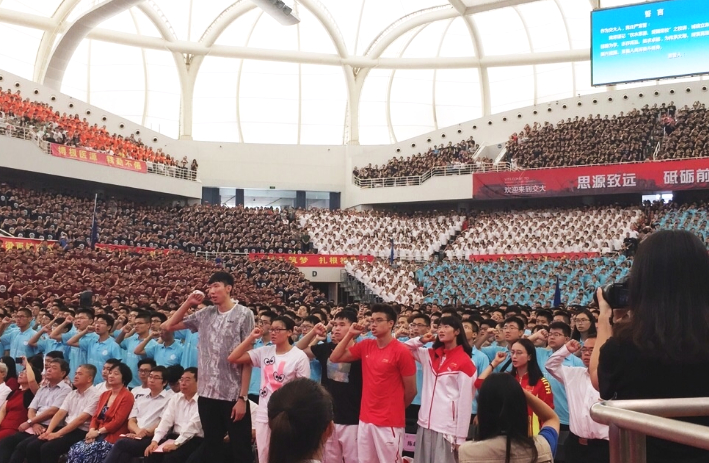 cba易建联哪个大学的(中国篮球巨星真实学历如何？不上大学是常态，阿联是唯一学霸)