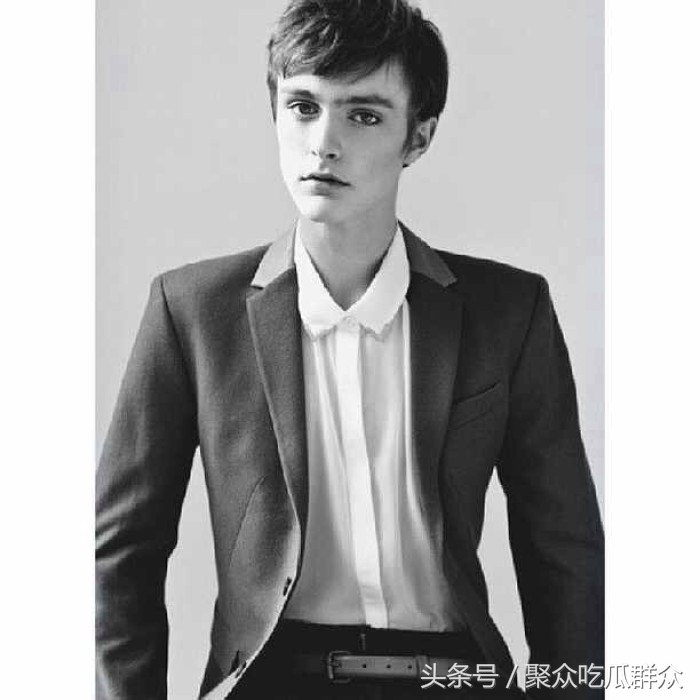 robbie wadge(10位有颜有身材，荷尔蒙爆表的90后鲜肉男模)