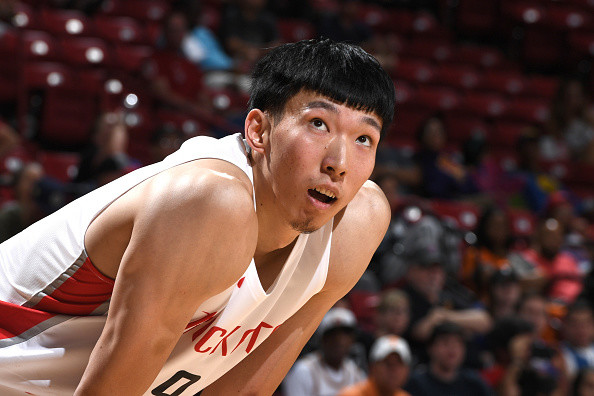 上海队为什么会打nba(周琦去NBA已经很容易了！还记得当年上海队给姚明开的4大条件吗？)