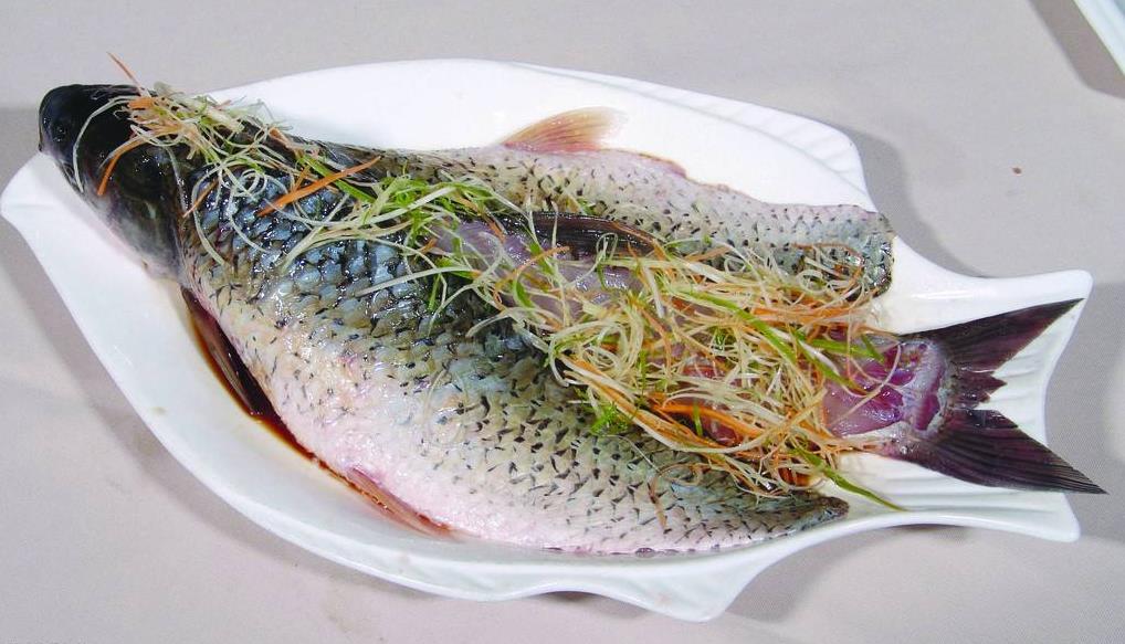 清蒸草魚怎么做好吃,清蒸草魚怎么做好吃又簡單視頻