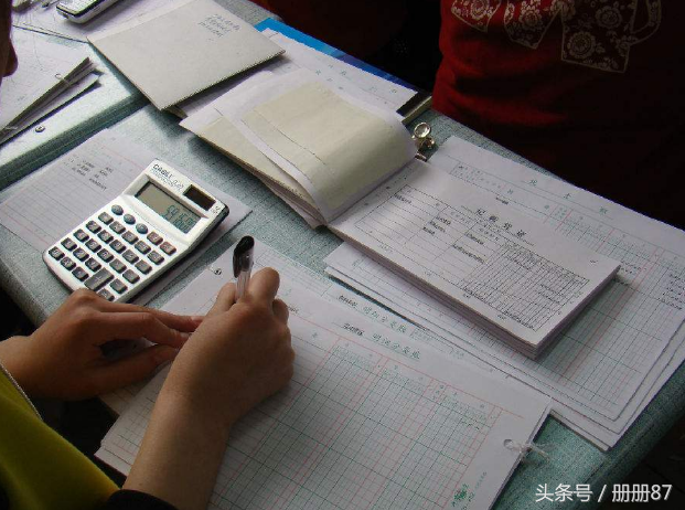 会计凭证怎么包角（装订凭证要如何操作）