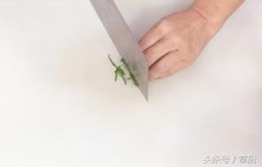 鲈鱼怎么做好吃？试试用酸甜的柠檬汁去腥提鲜，口感超好！