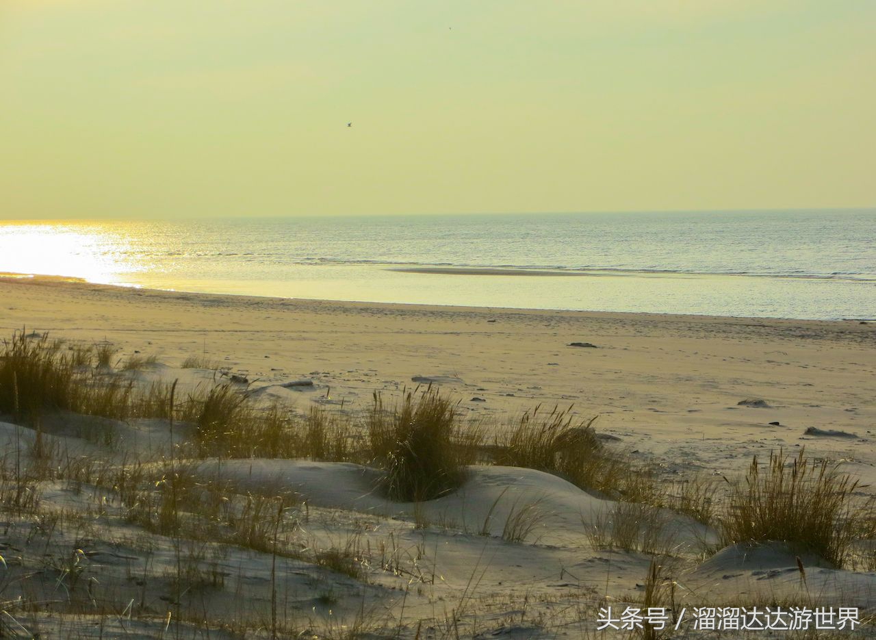 意想不到的十个裸体海滩天体浴场，人们真的是来晒黑的吗？