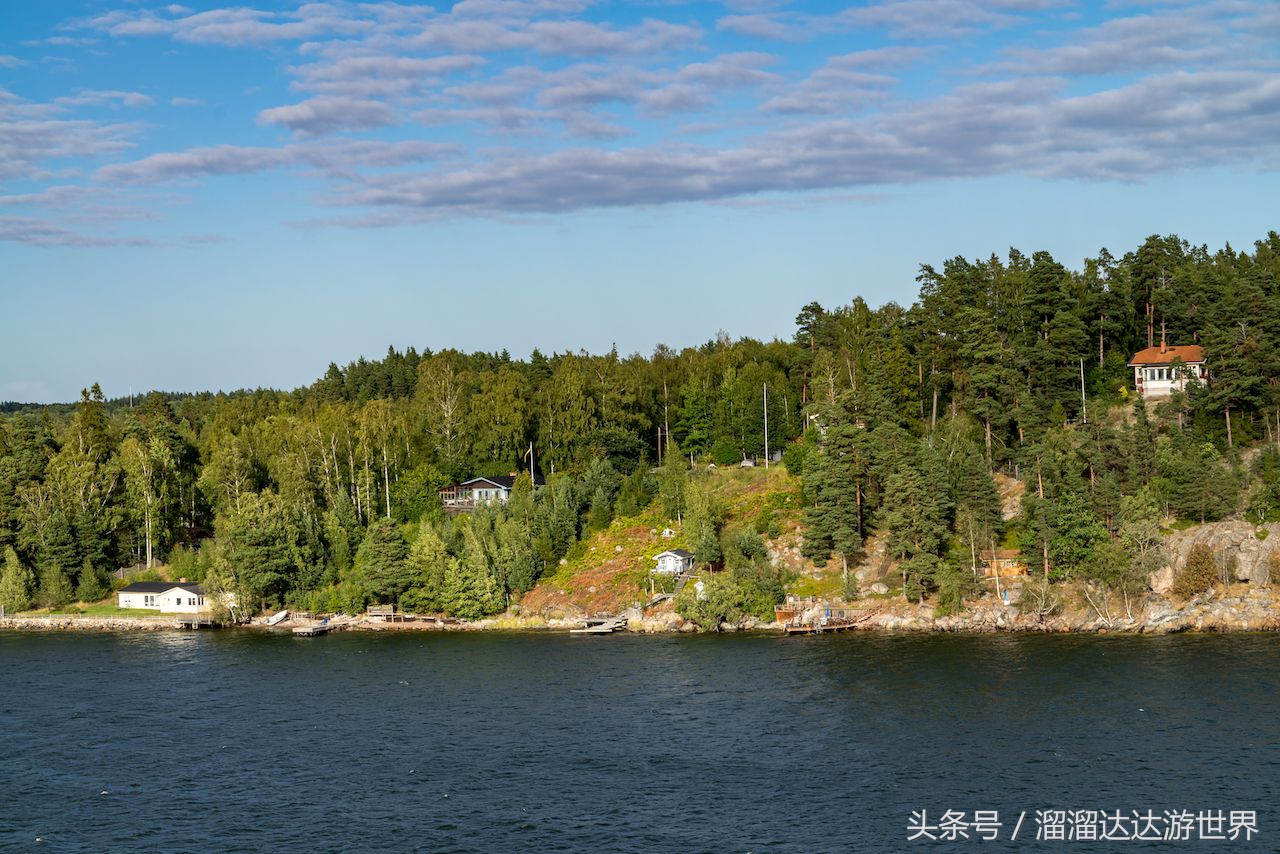 意想不到的十个裸体海滩天体浴场，人们真的是来晒黑的吗？