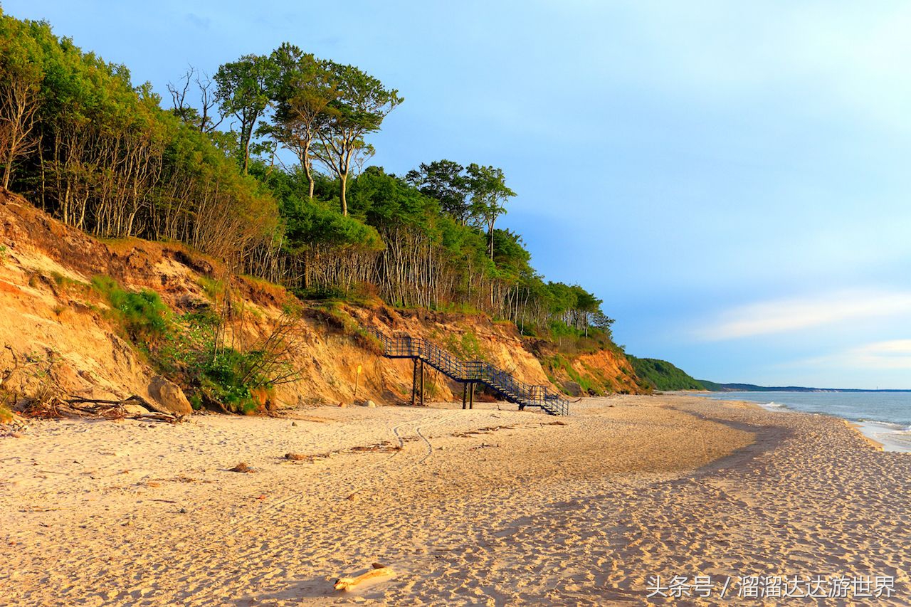 意想不到的十个裸体海滩天体浴场，人们真的是来晒黑的吗？