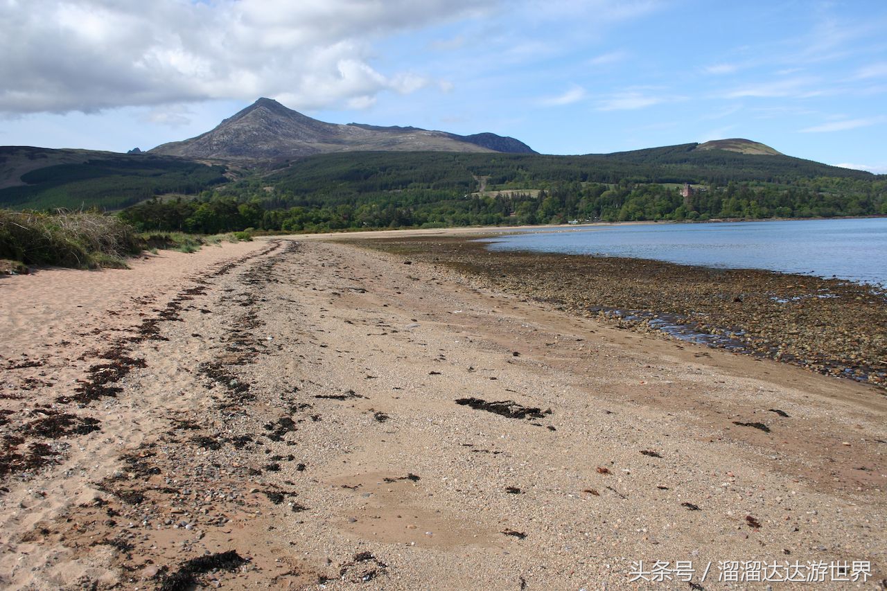 意想不到的十个裸体海滩天体浴场，人们真的是来晒黑的吗？