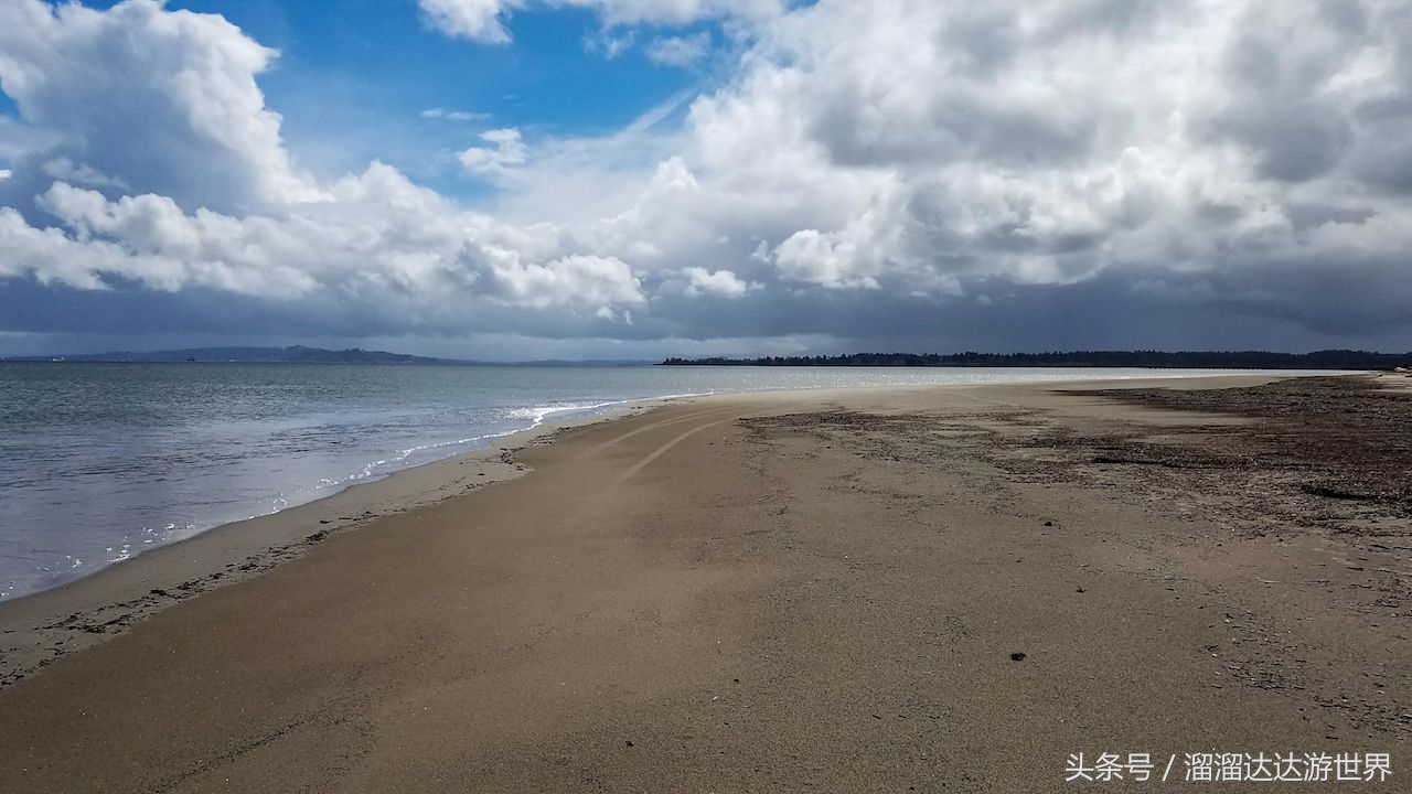 意想不到的十个裸体海滩天体浴场，人们真的是来晒黑的吗？
