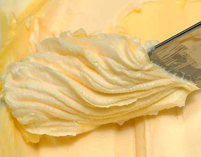 烘焙新手必收藏！关于黄油、奶油、奶酪的区别（附黄油打发教程）