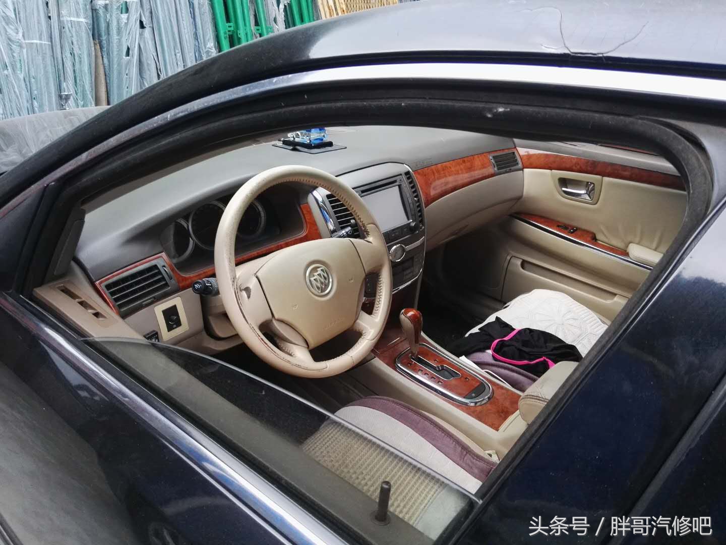 3万元二手别克君越B级车，车主已经开了3年，胖哥也很感兴趣