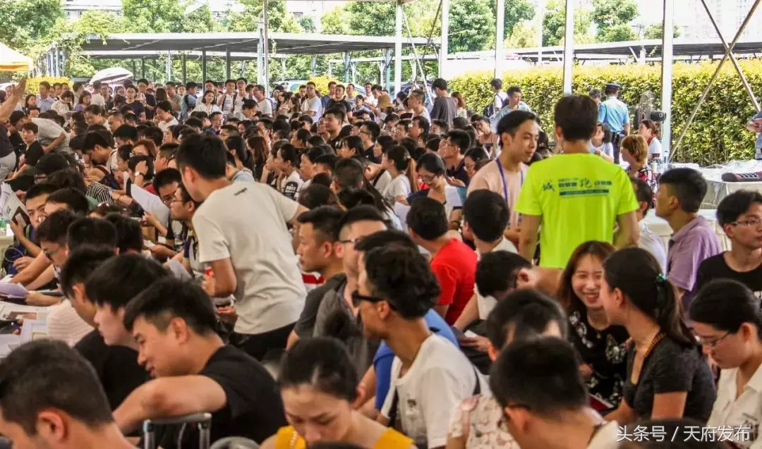近十万青年人才为什么选择落户天府新区，他们这样说……