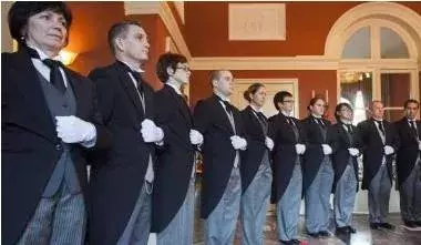 英国中学奇葩校规笑出内伤，但还是被中国中学完败哈哈哈哈哈！