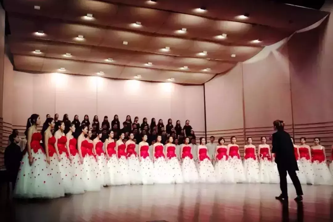 全民校花评选中闯入全国五强！浙大妹子却说担不起校花之名，只想去祖国需要的地方