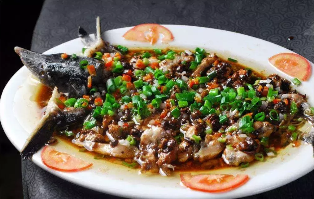 鲟鱼全身都是宝,对腰疼病,胃病和脱发等有显著功效