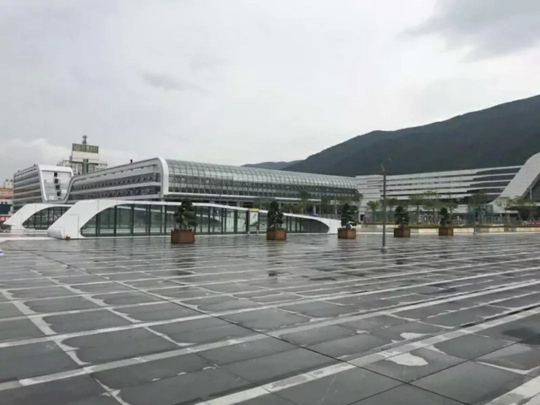 顔值爆表的肇庆新站站8月7日投入使用啦，最新列车时刻表请收好