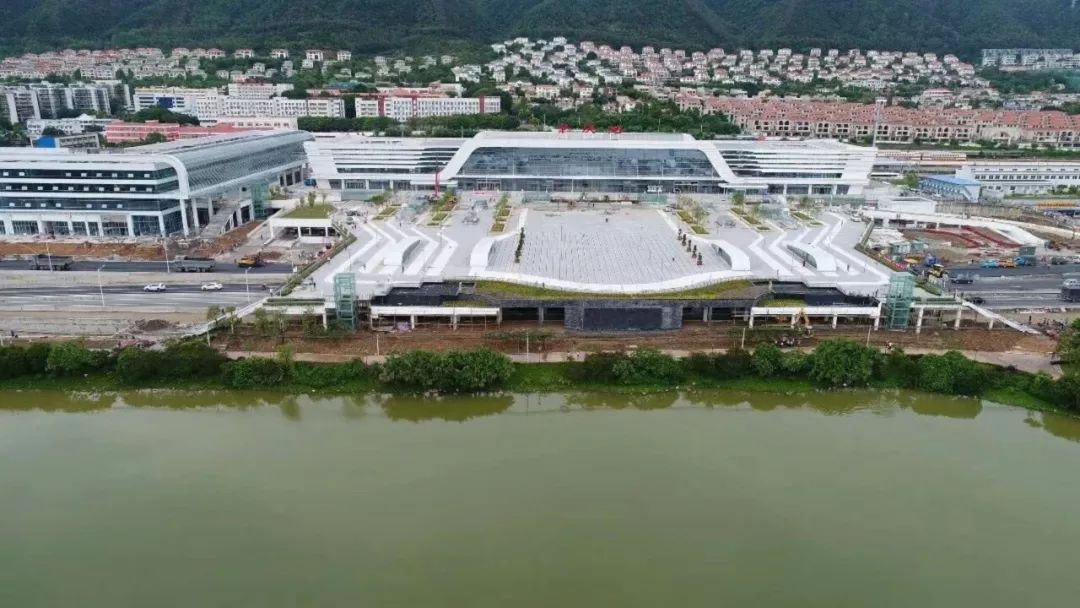顔值爆表的肇庆新站站8月7日投入使用啦，最新列车时刻表请收好
