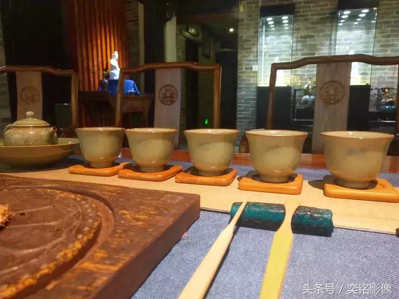平江首个陶瓷艺术文化展馆，喝茶 尝器把时光留在瓷艺里