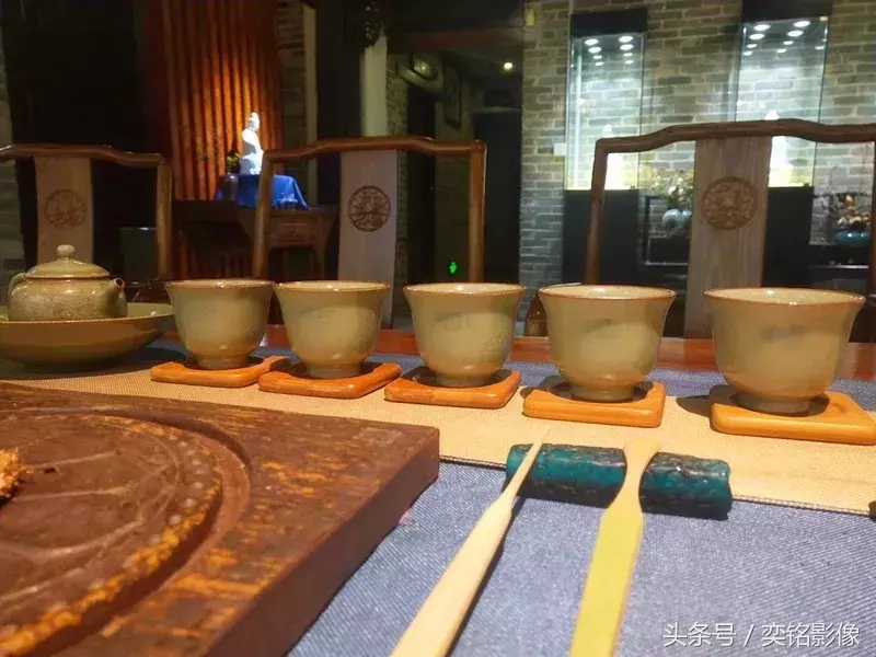 平江首个陶瓷艺术文化展馆,喝茶 尝器把时光留在瓷艺里