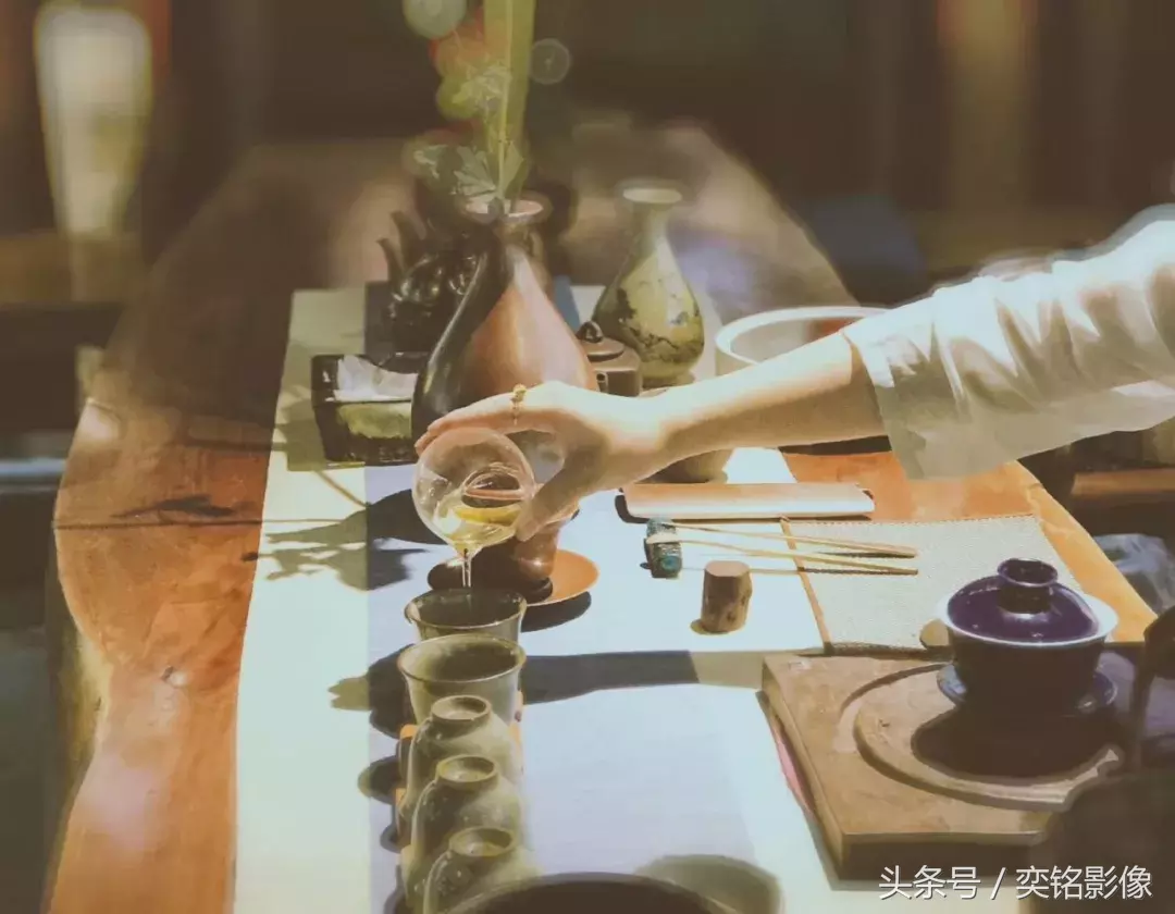 平江首个陶瓷艺术文化展馆,喝茶 尝器把时光留在瓷艺里