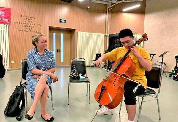 山东高考状元孟令昊，高中三年成绩平平，高考直接逆袭上清华