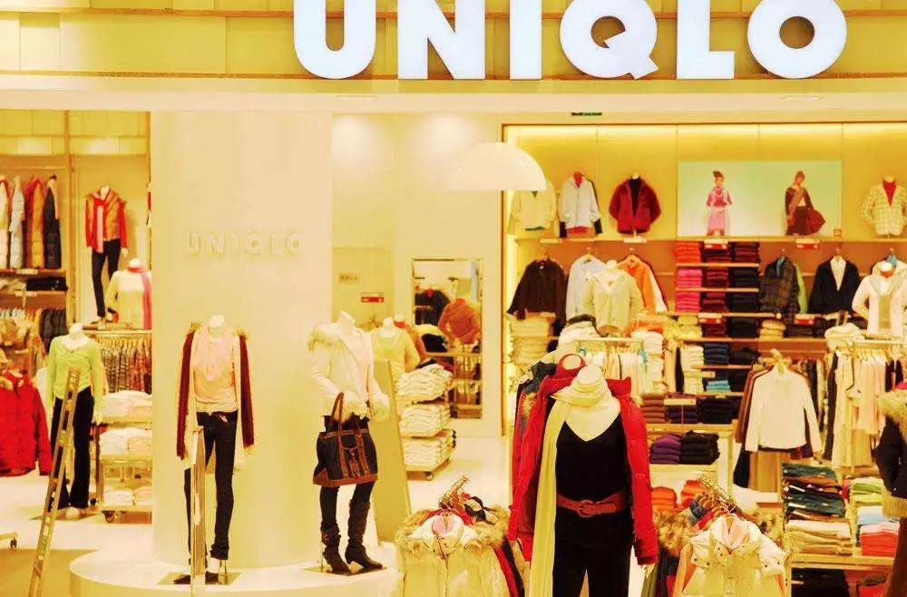 从一线名牌到18线地摊，关店3000家，班尼路早已走上死路！