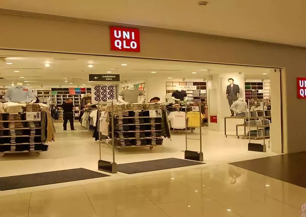 从一线名牌到18线地摊，关店3000家，班尼路早已走上死路！