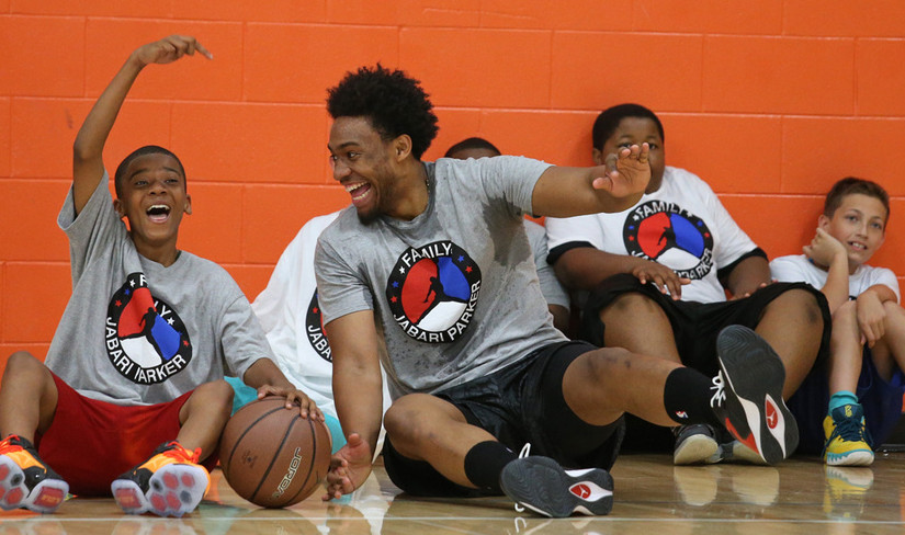 nba训练营是为什么准备(挣到钱后懂得回馈社会，NBA球员举办免费训练营将形成良性循环)