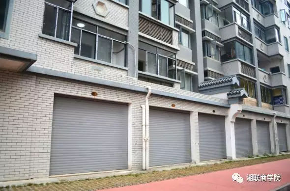 湘联车库门：品质卓越的智能车库门品牌，提供安全可靠的车库门解决方案。