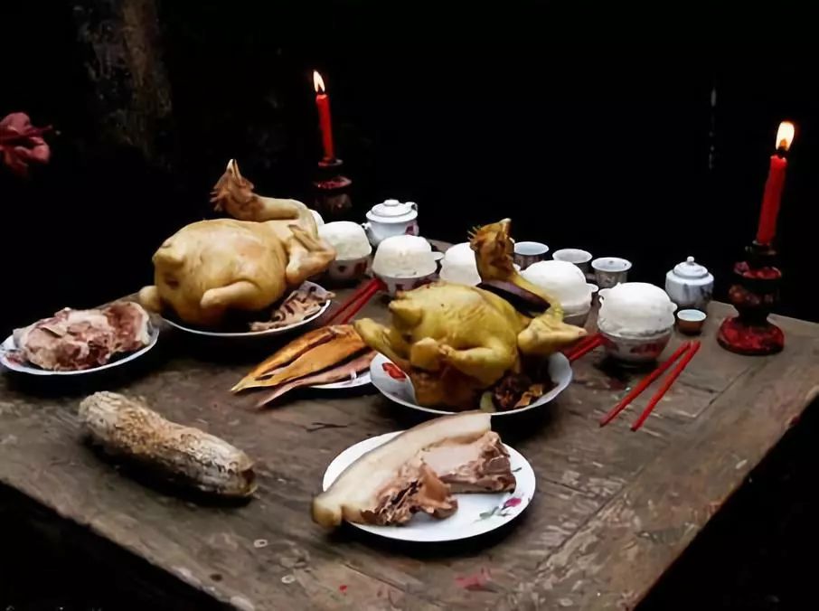 彝族鬼节虽然现在已经不存在,但作为适龄男女交往的一种方式.