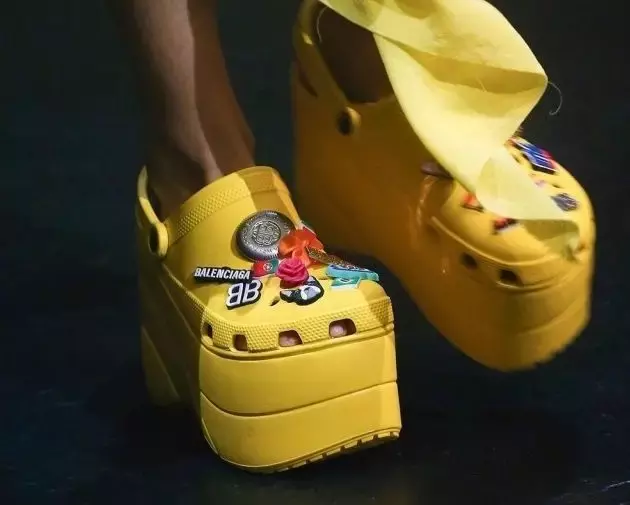 网传“洞洞鞋”鼻祖倒闭关厂？Crocs：你们想太多
