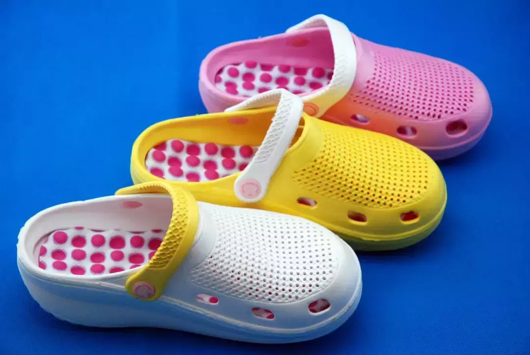 网传“洞洞鞋”鼻祖倒闭关厂？Crocs：你们想太多