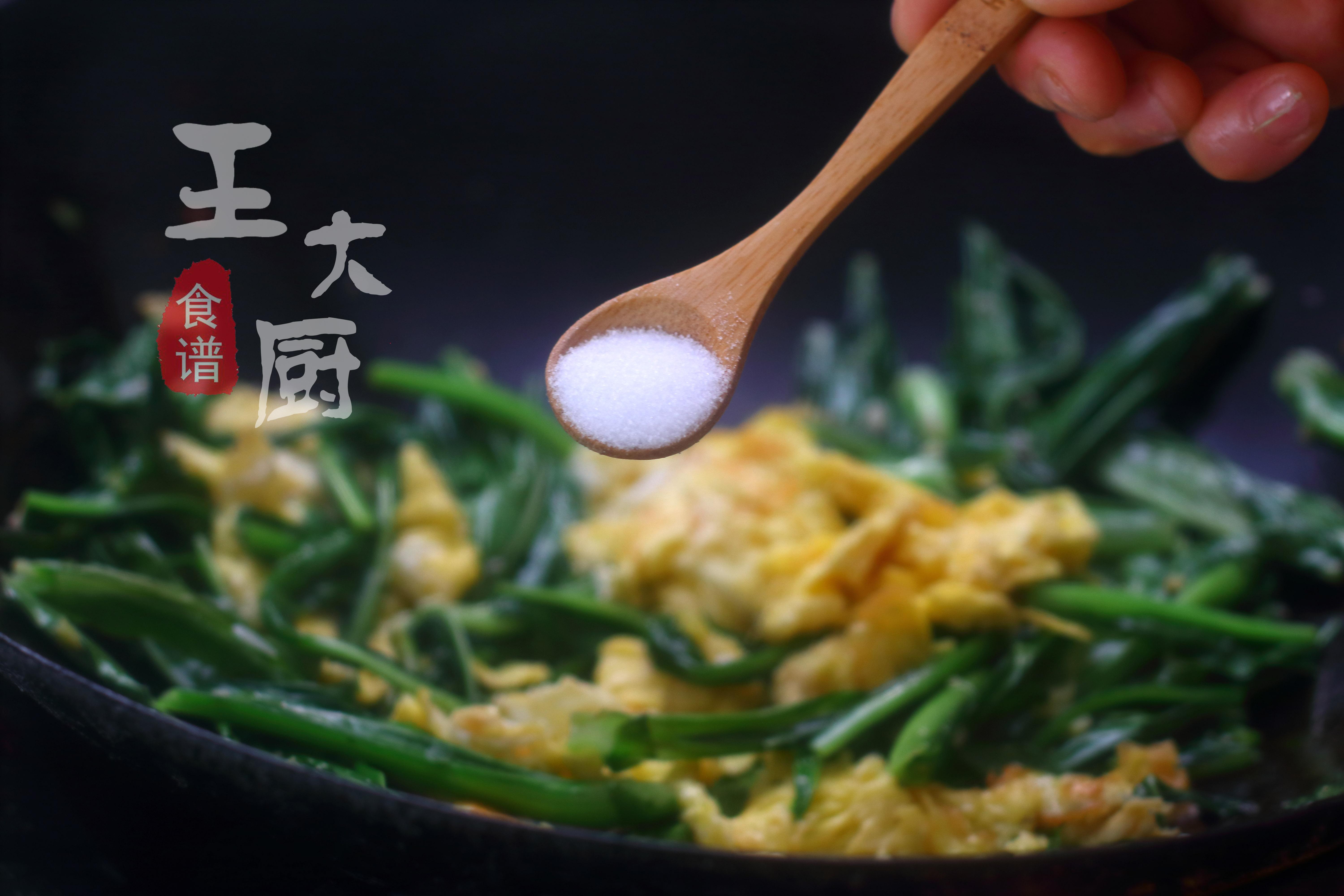油麦菜炒鸡蛋的做法（油麦菜炒蛋好吃的秘密）
