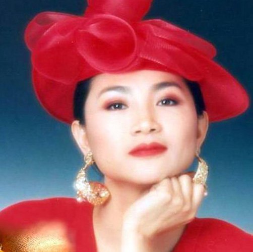 “帽子歌后”凤飞飞，与邓丽君齐名，夫妻患癌香港去世，归葬故乡