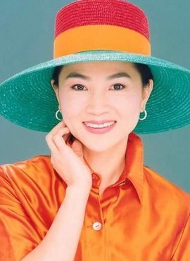 “帽子歌后”凤飞飞，与邓丽君齐名，夫妻患癌香港去世，归葬故乡