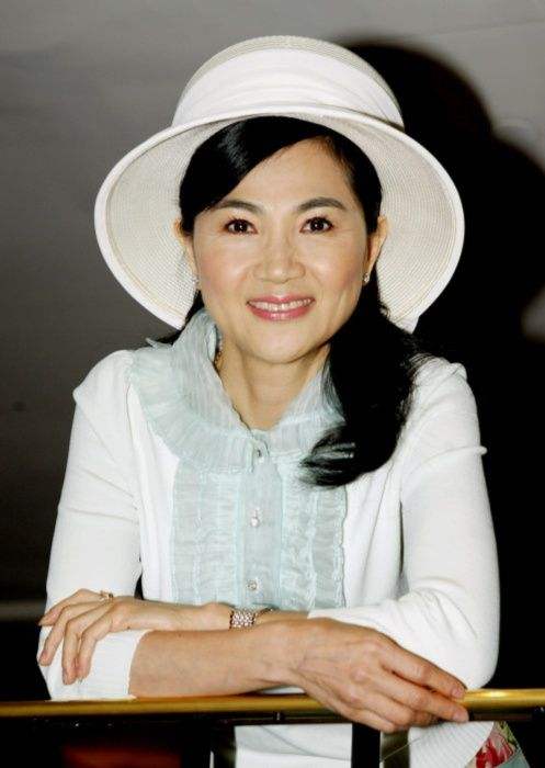 “帽子歌后”凤飞飞，与邓丽君齐名，夫妻患癌香港去世，归葬故乡