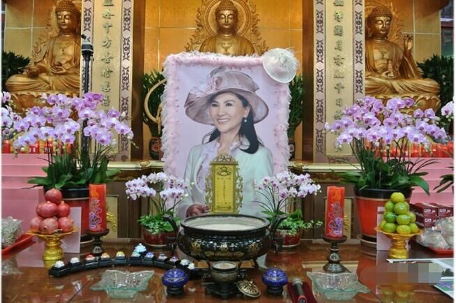 “帽子歌后”凤飞飞，与邓丽君齐名，夫妻患癌香港去世，归葬故乡