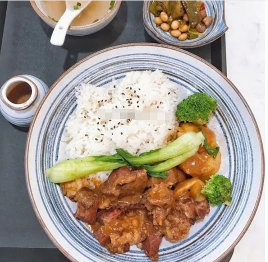 门脸不大，却让无数天津吃货流口水的小馆子！拯救荷包干瘪的你！