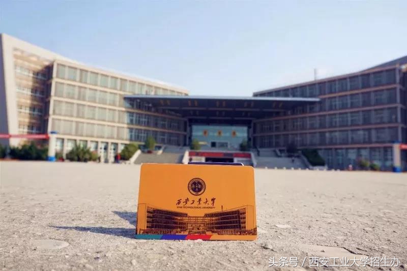 开学了！学长怎么给学妹介绍学校，非常急，在线等！