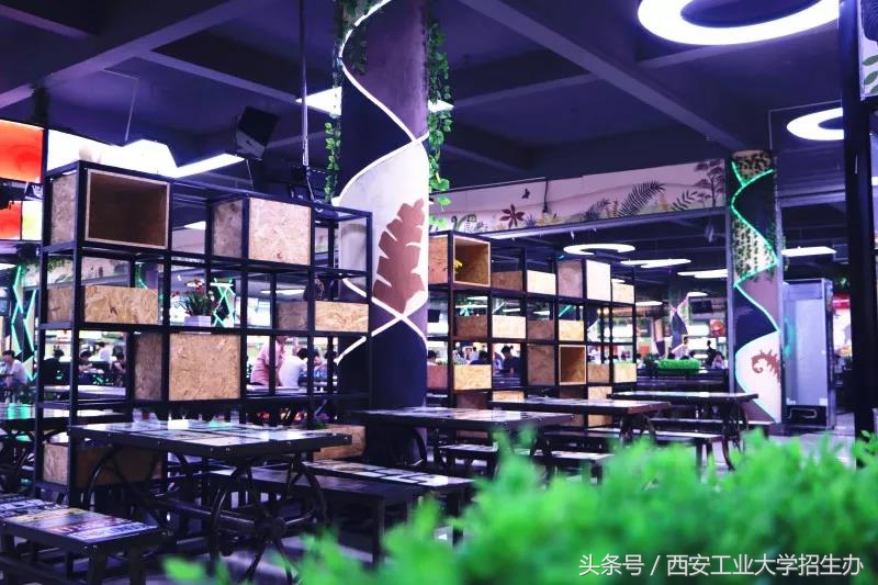 开学了！学长怎么给学妹介绍学校，非常急，在线等！