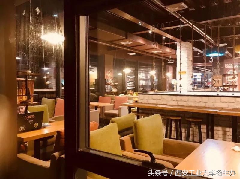 开学了！学长怎么给学妹介绍学校，非常急，在线等！