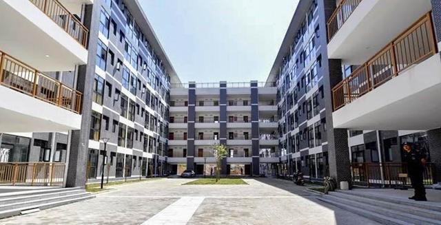 同校同班考出文理科双状元 成都最牛分管校长和班主任去哪儿了？