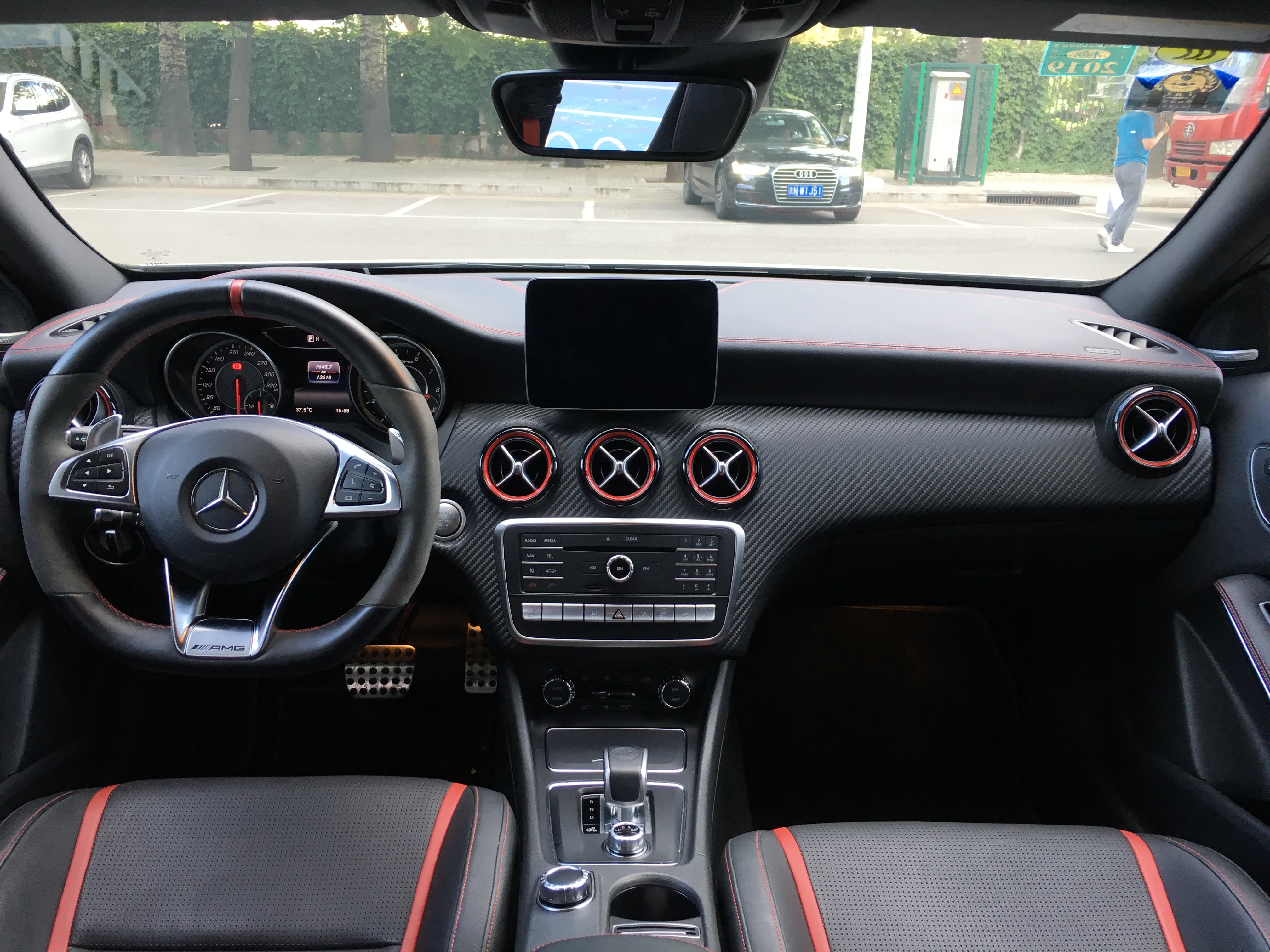 奔驰a45试驾视频(还能更激进丨amg) - 四帝国车市