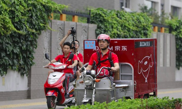 刘强东性侵女留学生被捕，是嫌弃家妻不够美，还是另有原因？