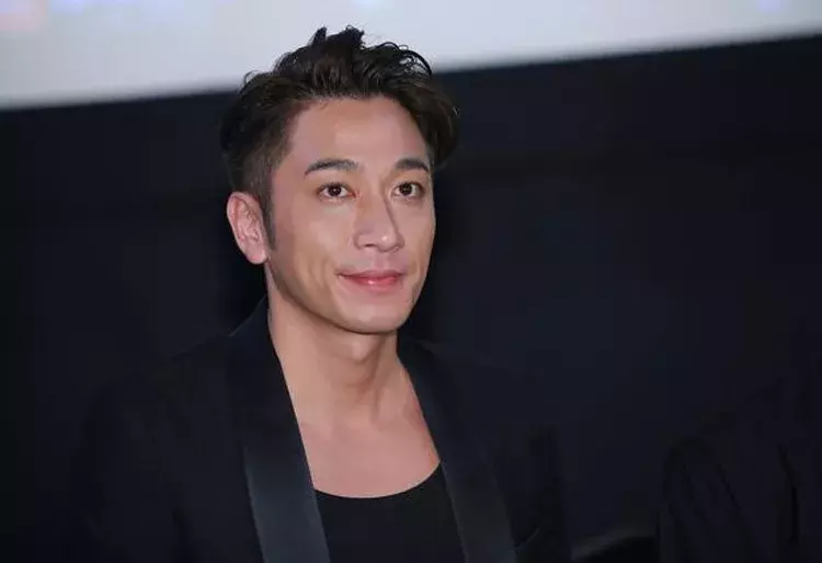 吴卓羲新女友曝光?被指在生日派对举止亲密:朋友搭一下