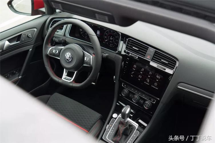 20万小钢炮，进口宝马1系两厢/国产高尔夫GTI怎么选？