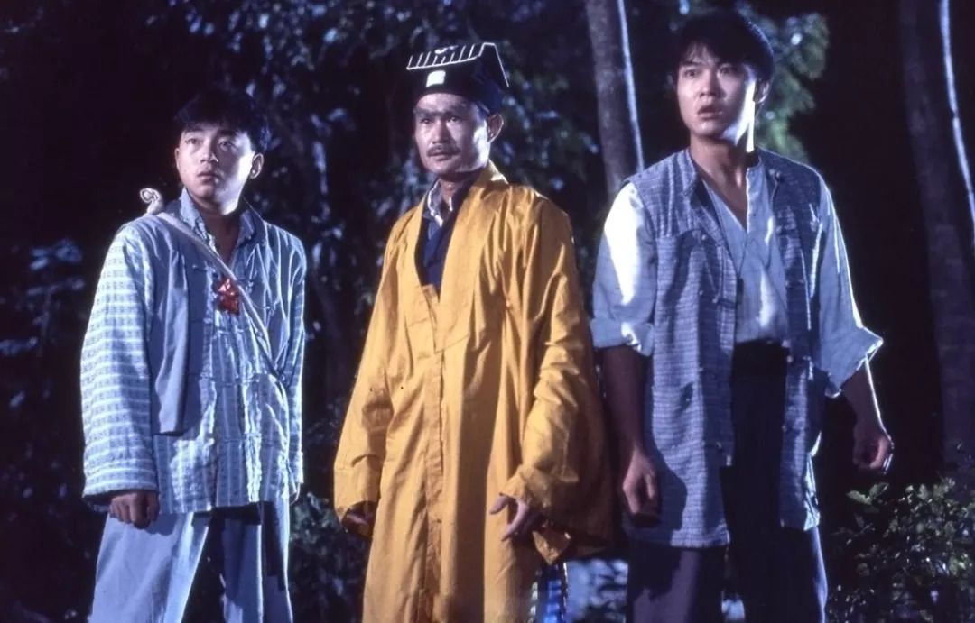 之后被武侠片导演张彻看中参演第一部电影《少林与武当》;1980年,在