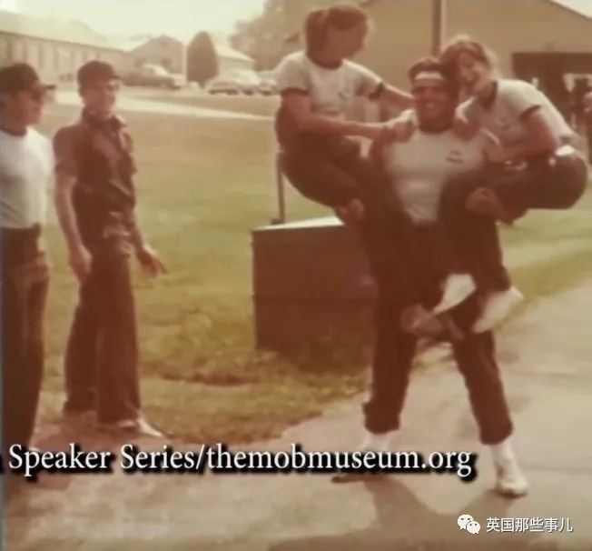 “你们再不收网抓人，过几天我就要当上纽约黑手党教父了！”